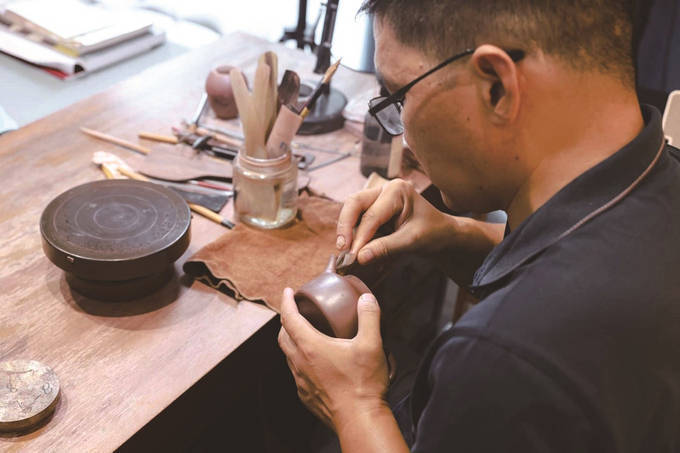 曾靠蹬三轮谋生 如今网上直播年销紫砂壶百万元_庞红亮_陶阳阳_范君浩