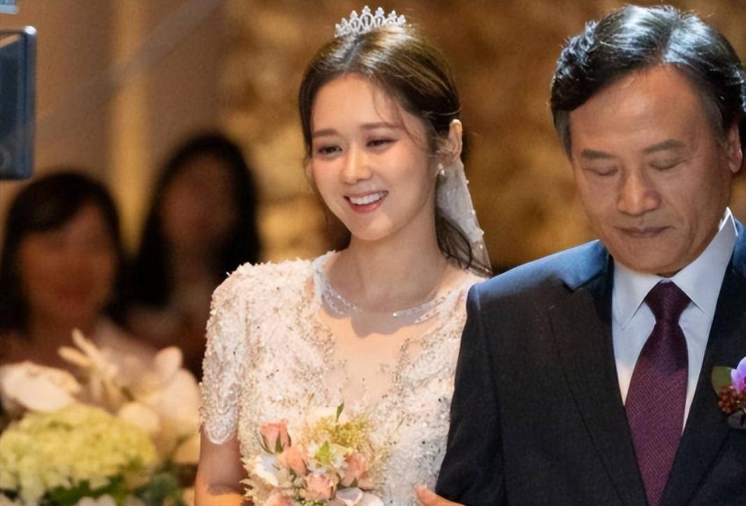 张娜拉婚礼现场曝光,白色主题唯美浪漫,李秀英祝歌朴京林主持_宾客_韩