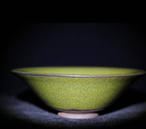 还有生烧和半生烧的釉色等其它的杂色釉,建盏的"自然釉"就介绍到这里.