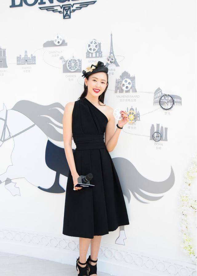 童瑶越高调越惊艳,穿黑色斜肩连衣裙配小礼帽,气质像极了贵妇_设计