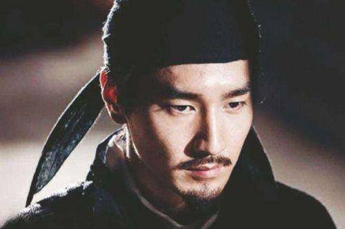 周兴活得没有来俊臣久,虽说吃的一样饭,但他却在公元691年被来俊臣