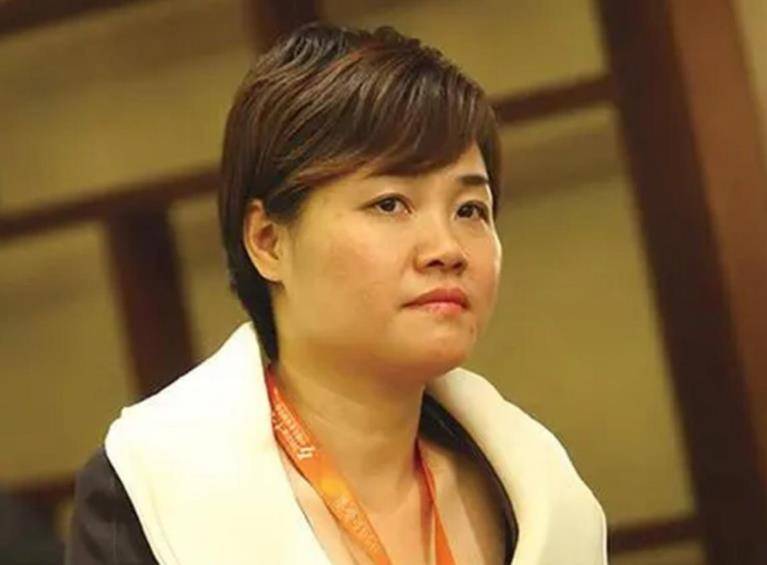 张志铭:曾给黄光裕当司机,因帅气被首富妹妹看中,赚到65亿身家_黄燕虹