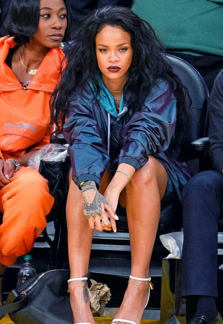 nba前排成明星超模秀场,打扮时髦超养眼,大长腿美女如云_达尔·詹娜