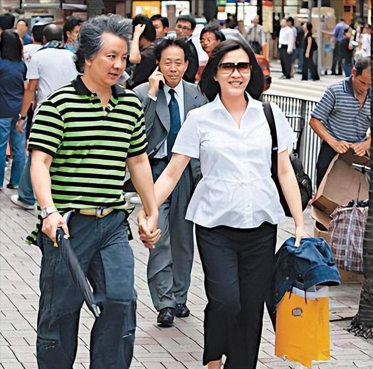陈慧珊:2段婚姻,36岁当妈妈,丈夫破产,41岁转行当老师_钟伟明_梁劲松
