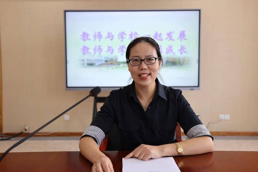 浙江省绍兴市元培小学开展师徒结对仪式_教育_成长_思考