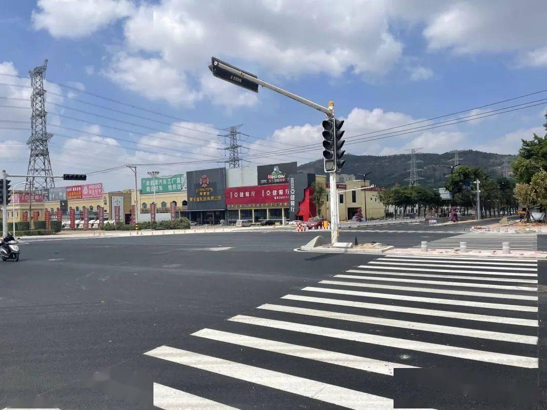 灵石路(中华路—世纪大道)主车道1日通车_改造_道路_长安路口