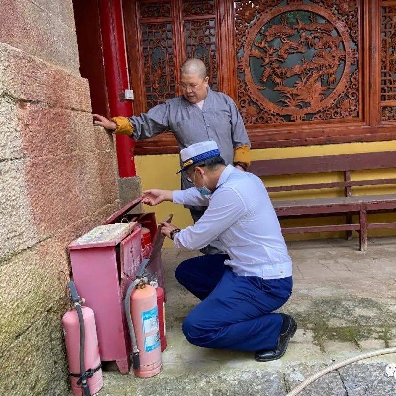 “防保迎”集中攻坚行动：大队主官带队开展“四名一文一传”场所消防安全大检查_防火_建筑_黄严庆