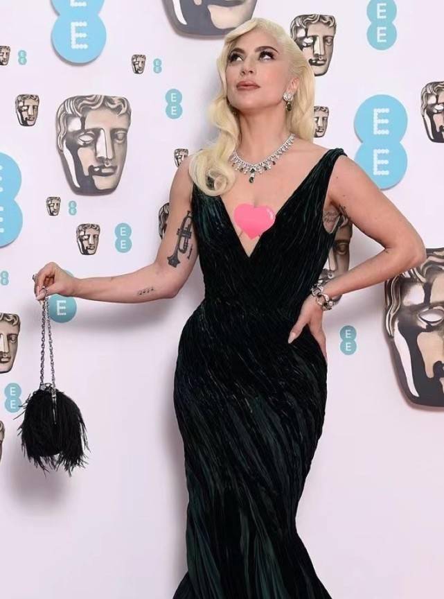 lady gaga的红毯造型好美!