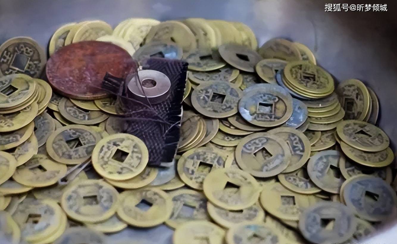 老话说：“枕下放三物，进财不寻路”，是啥意思？三物指什么？_搜狐网