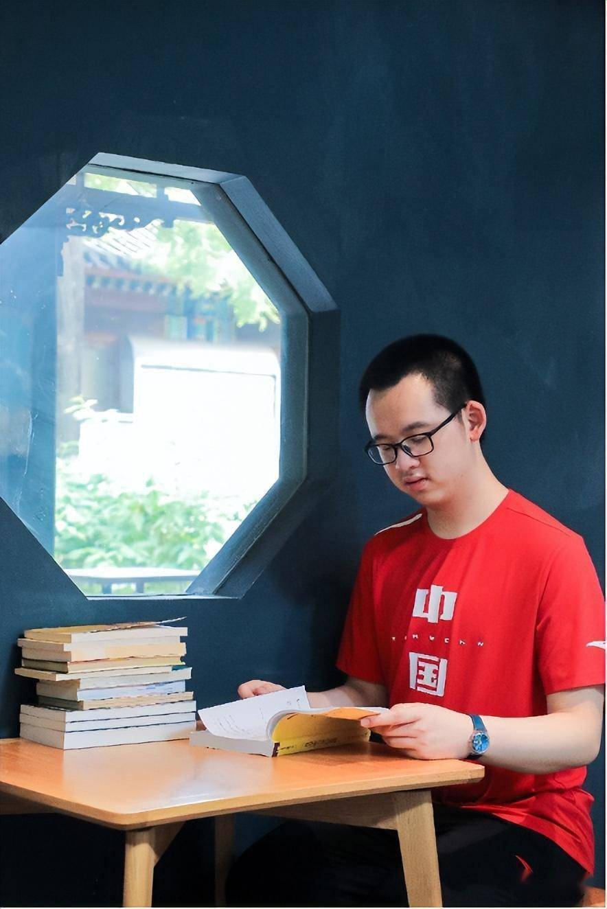 瞿霄宇今年7月,瞿霄宇刚刚代表中国队,以满分成绩夺得了第63届国际