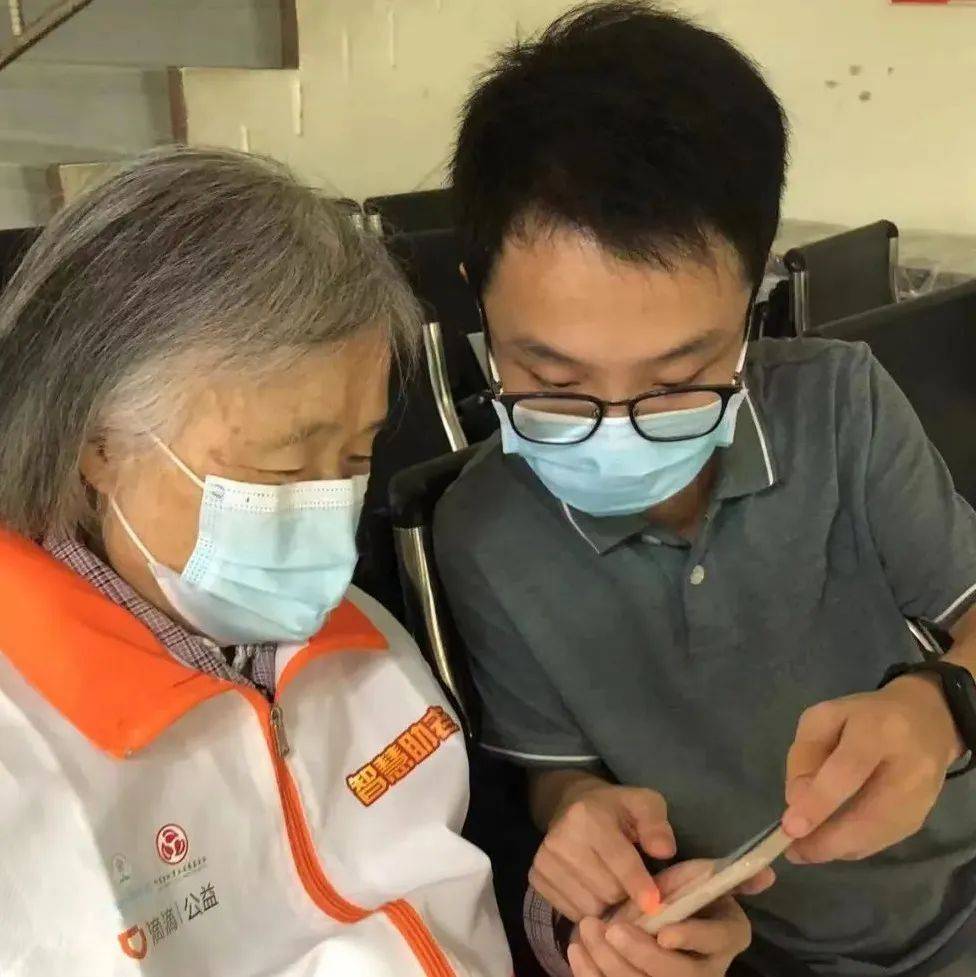 成都启动智慧助老 帮助老人跨越“数字鸿沟”_活动_问题_智能