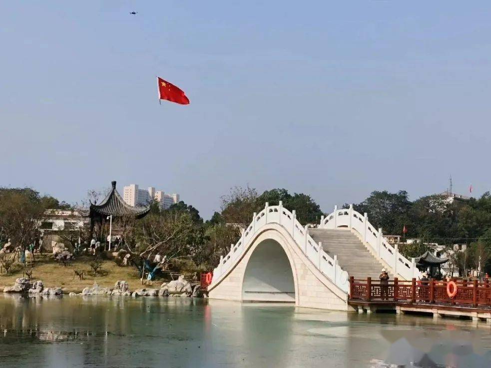 潜山市雪湖公园国庆日开园_市民_人民_运动