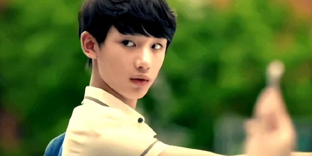 丁程鑫14岁时广告被扒出,很瘦很可爱,网友:好帅的正太_男女_前辈_一代