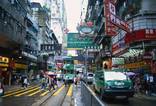 跑马地有块不起眼的墓碑，墓主人身份不一般，他曾想建大明顺天国