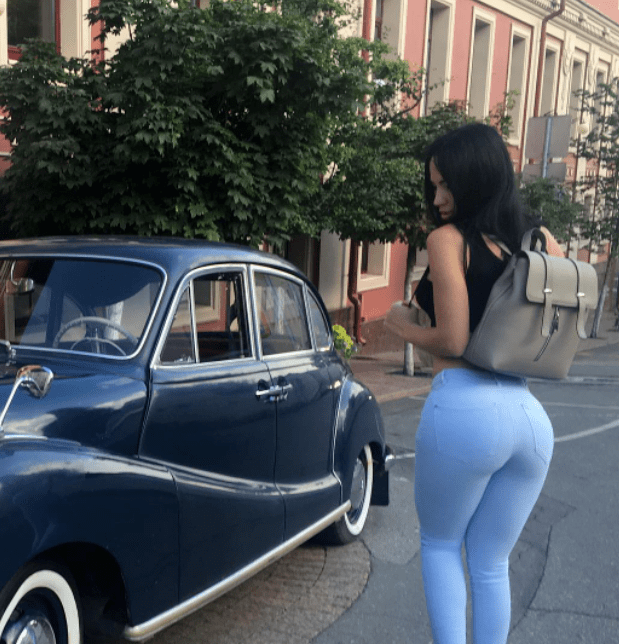 乌克兰"no.1美臀"模特,犹如行走的荷尔蒙,网友:这身材真有料!