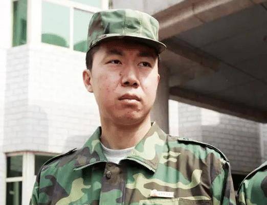 中国女排陈招娣也是少将军衔等等,不出意外的话,王治郅距离少将军衔也
