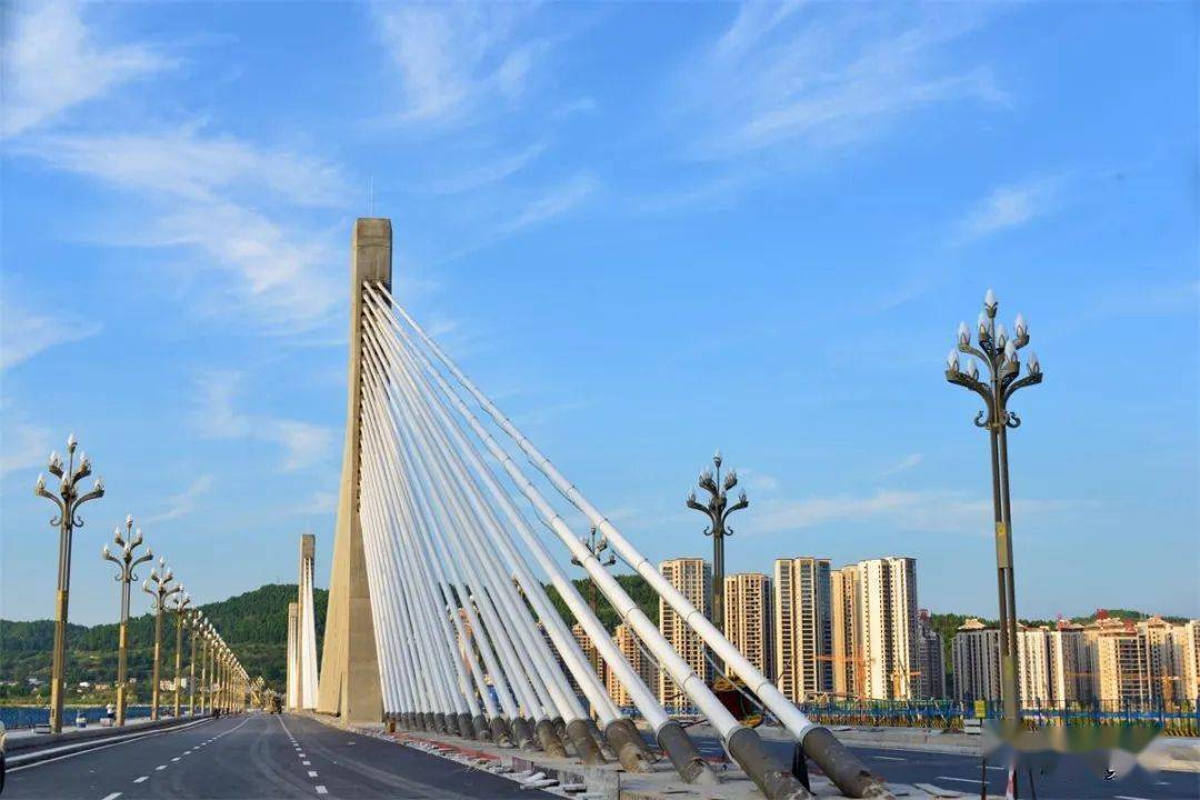 实拍!南部县嘉陵江三桥与琴台立交,美如画!_施工_桥面_桥梁