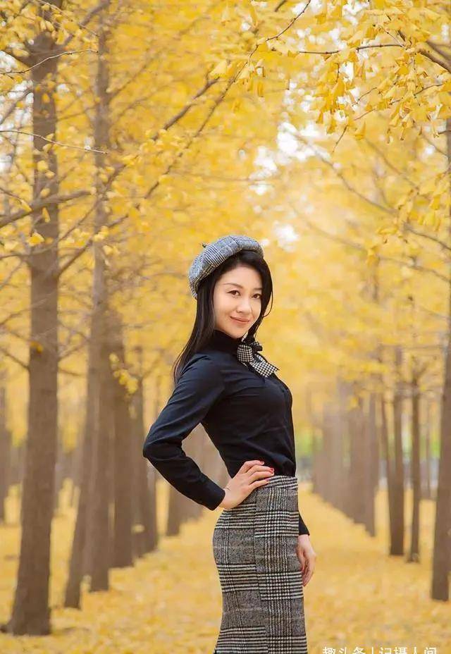 中年女士照片怎么拍,这8个拍照姿势,拍照年轻又上镜漂亮_镜头_自然