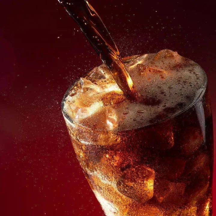 假期健康提醒 | 你家小朋友爱喝饮料吗？该不该给孩子喝呢？喝多少？一文告诉你！_来源_问题_危害