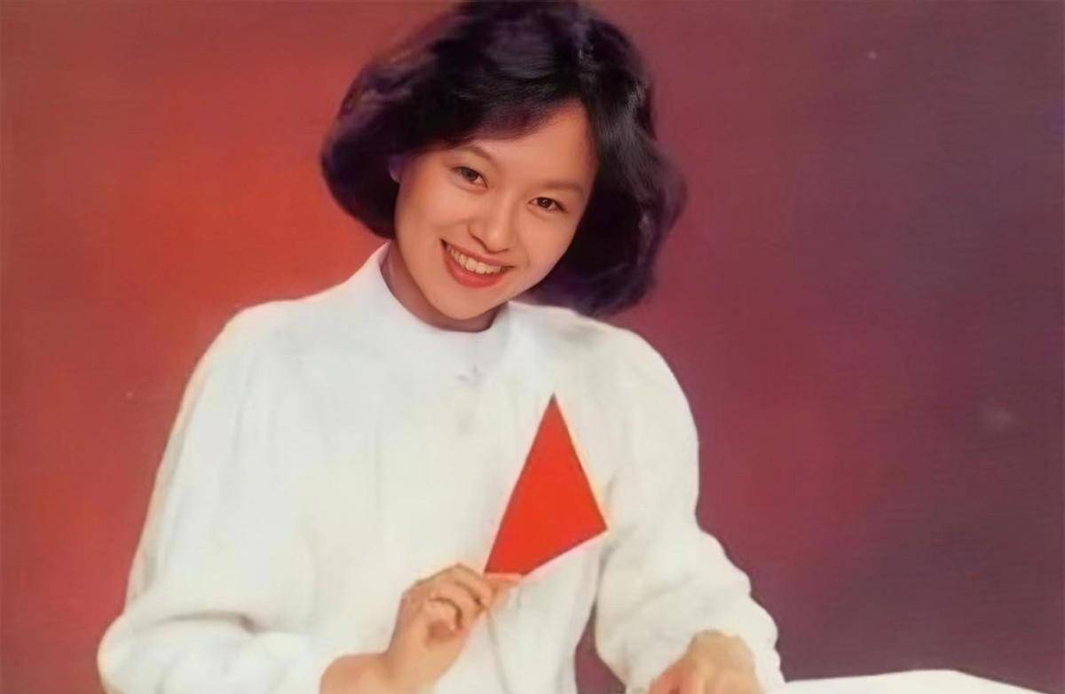 鞠萍:再婚中找到幸福,如今儿子成她骄傲_妈妈_母亲_孩子