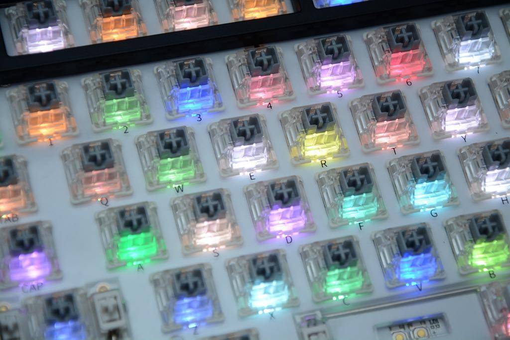 人生第一把客制化键盘就是它了,贱驴A3落日橙客制化套件体验