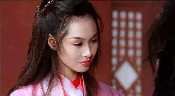 龙须刘海的古装美人:迪丽热巴又美又欲,朱茵最经典,而她一眼万年_造型