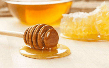 的功效,像我们熟知的枸杞酒可以"补虚弱,益精气,去冷风,壮阳道,止目泪