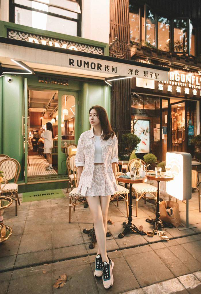 毛俊杰晒节日随拍 餐厅出镜玩转文艺胶片风_写真_风格_餐厅