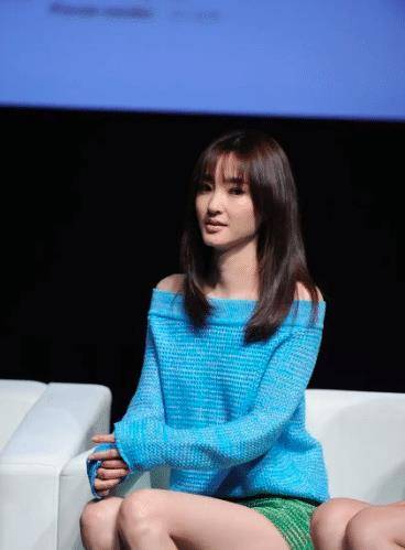 王丽坤出席活动认不出,脸部僵硬似变了个人!_五官_美人_模样