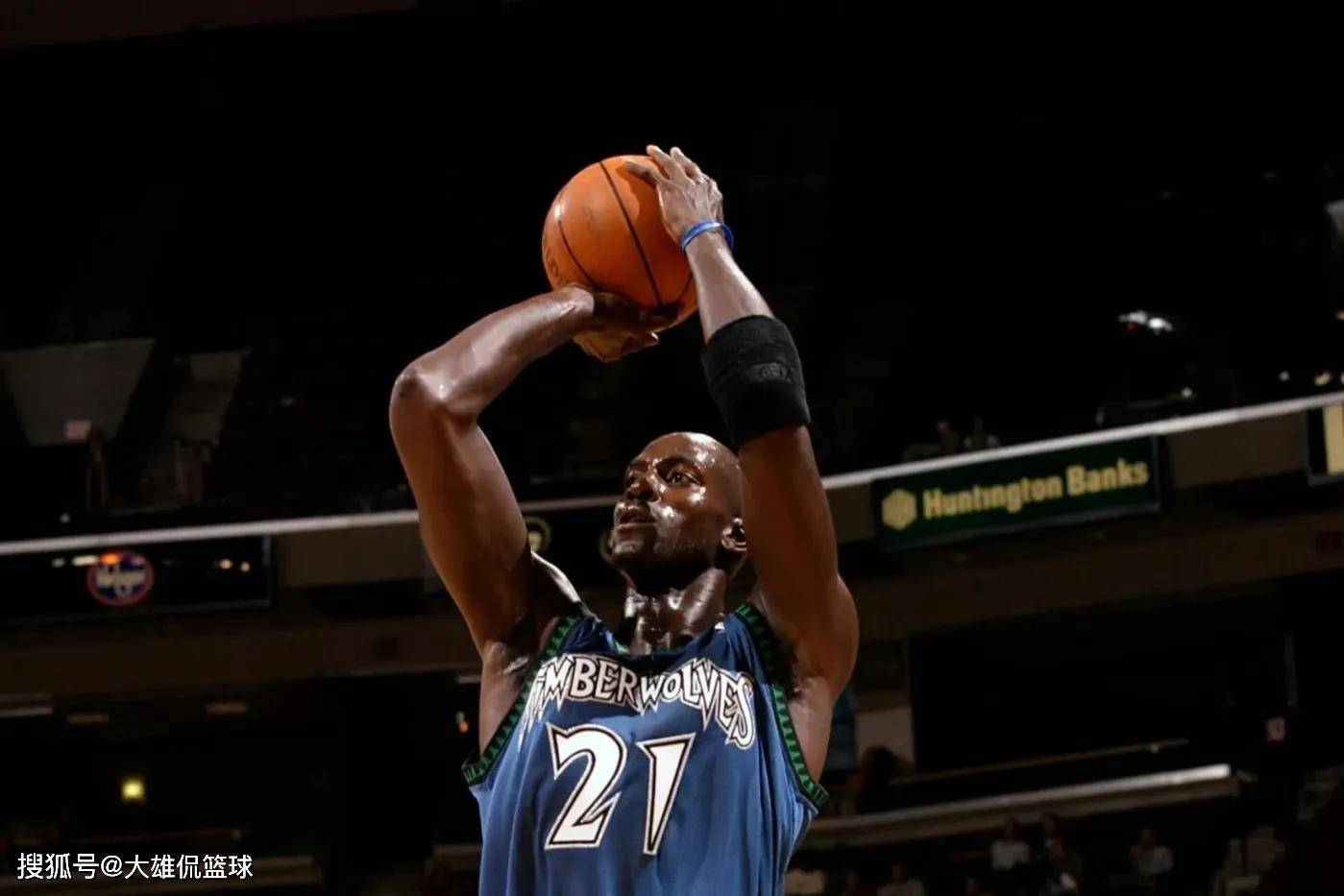 美媒列出了nba历史上投篮打铁最多的20名球员,谁才是真正的铁王_比赛