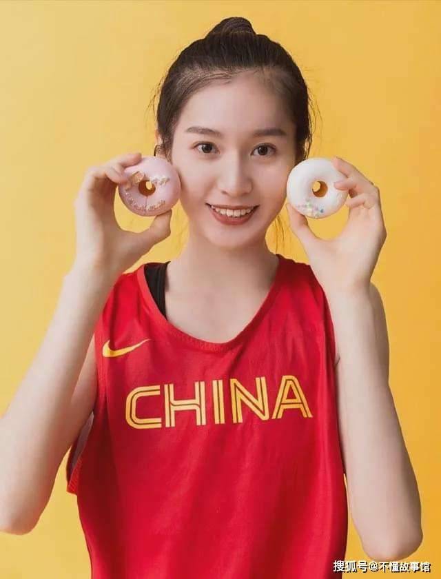 nba球星玩中国美女图片