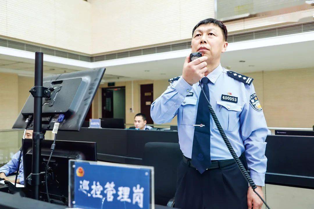 民警魏军:心有阳光的人_特警支队_训练_北辰
