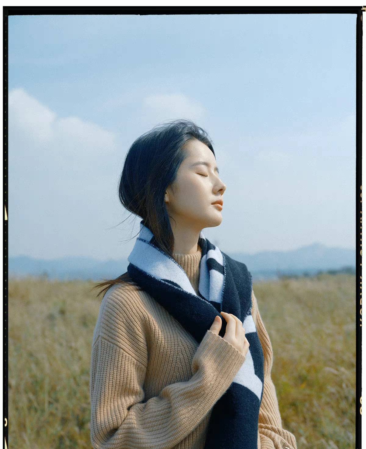 "星女郎"景如洋晒写真,林青霞和刘亦菲混合体,侧面像林青霞_照片_感觉