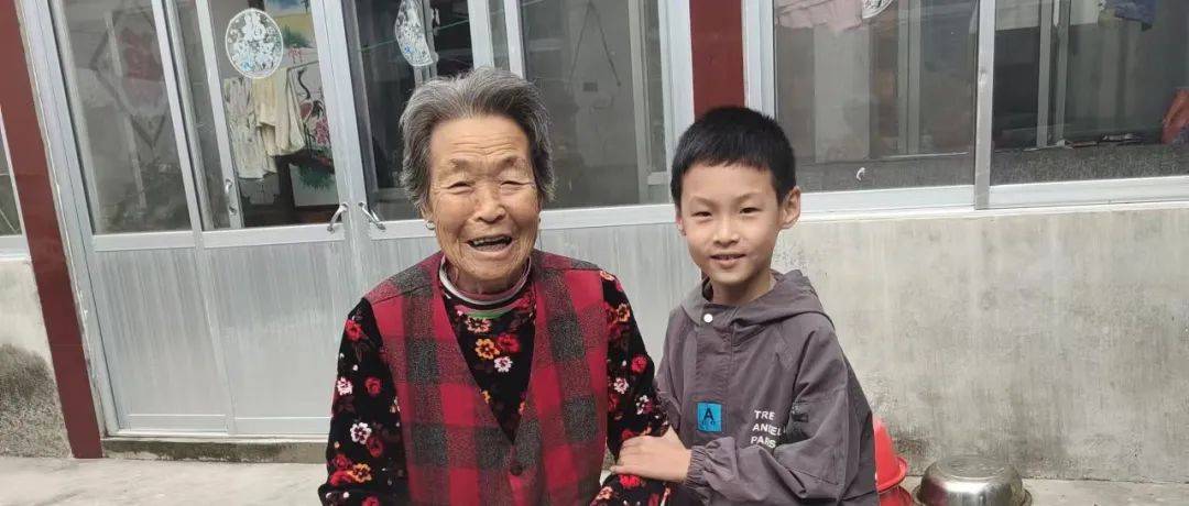 【我们的节日重阳节】尊老爱老,我们的传统美德_老人节_助老_服务