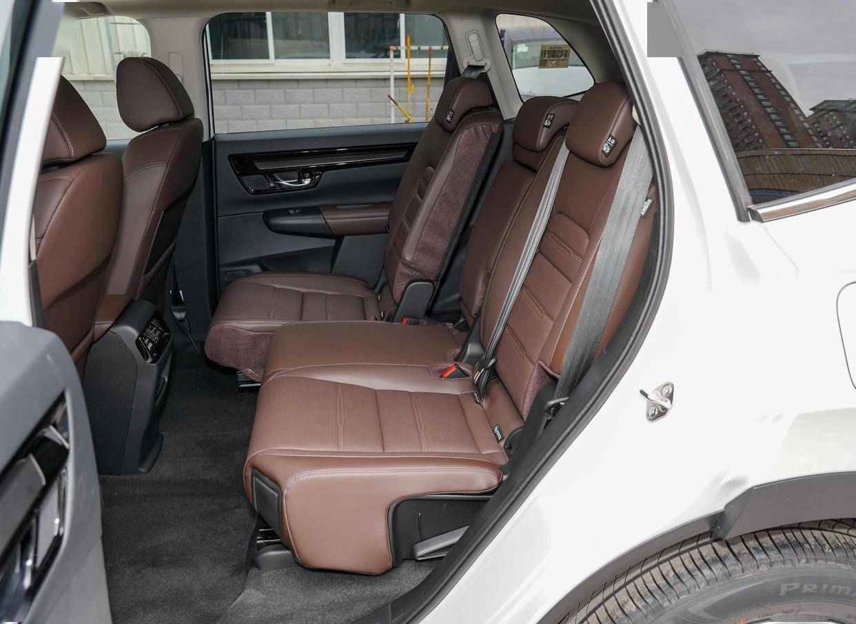 目前全新一代本田crv7座版本的表现已经正式登场,车型的第2排空间和第
