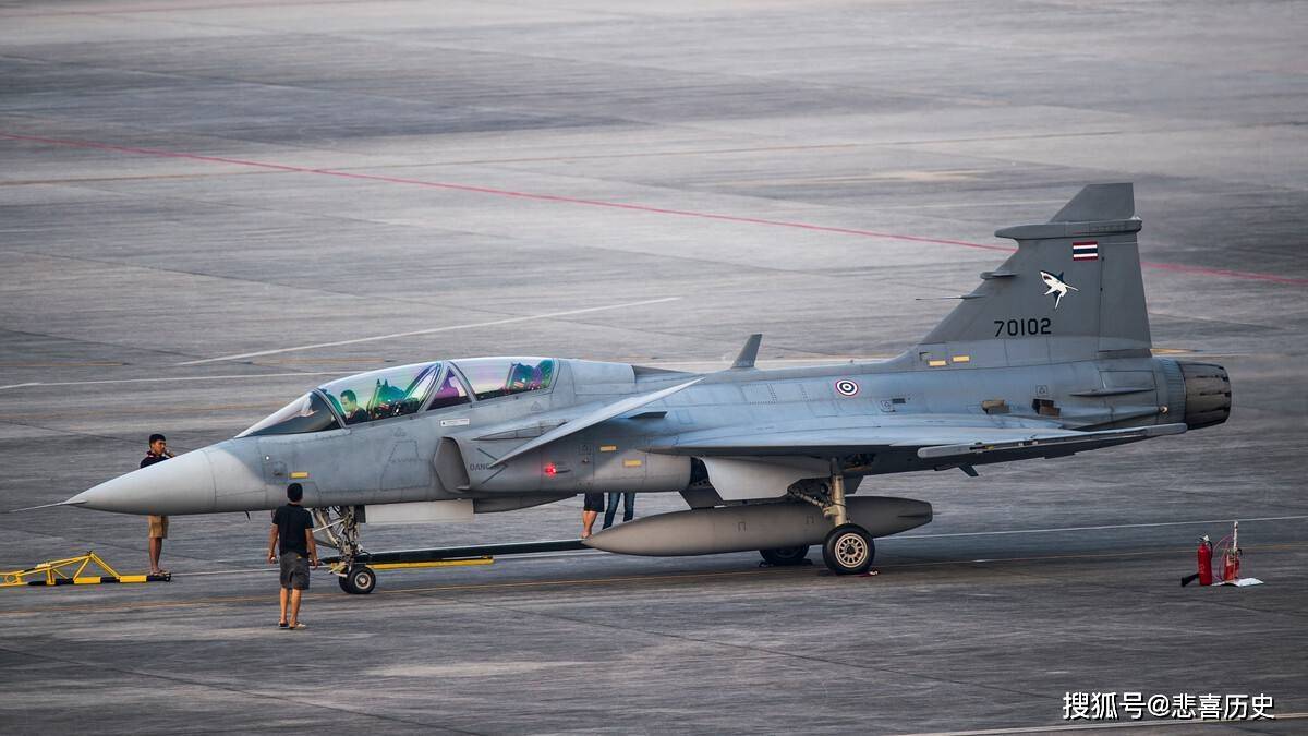 jas-39战斗机_飞机的_机身_前缘