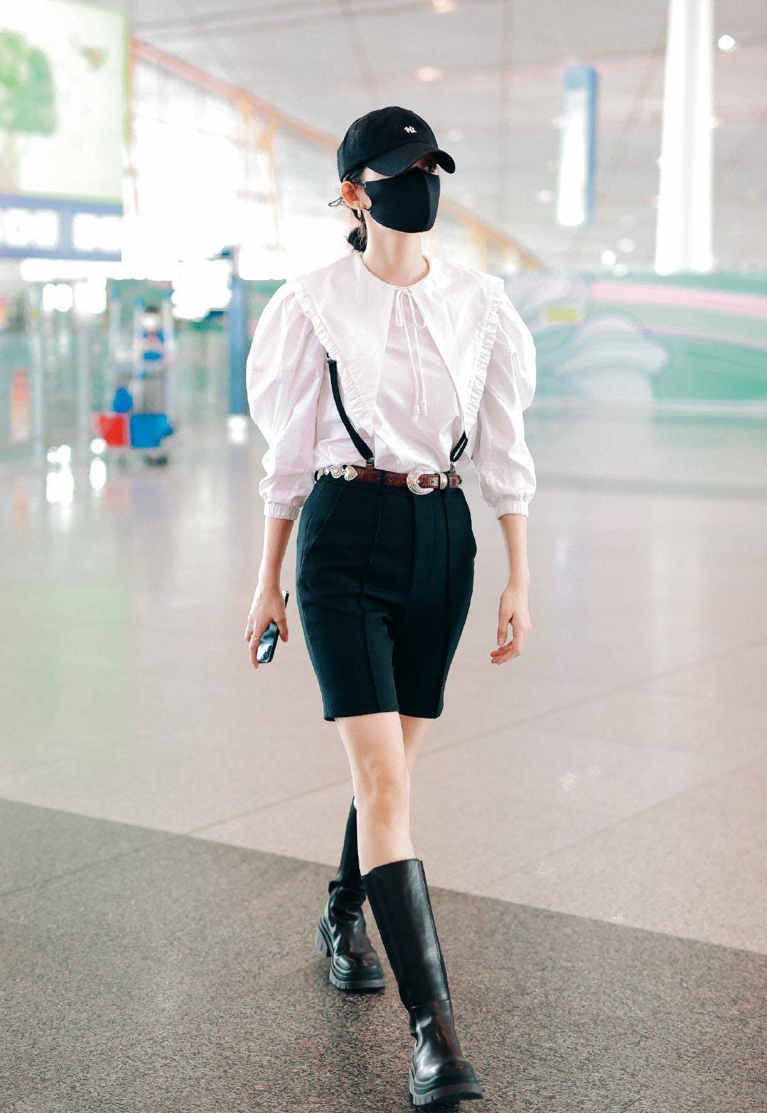 古力娜扎最新机场私服,穿宽松短裤踩拖鞋,网友:美女成了大老爷们_黑色