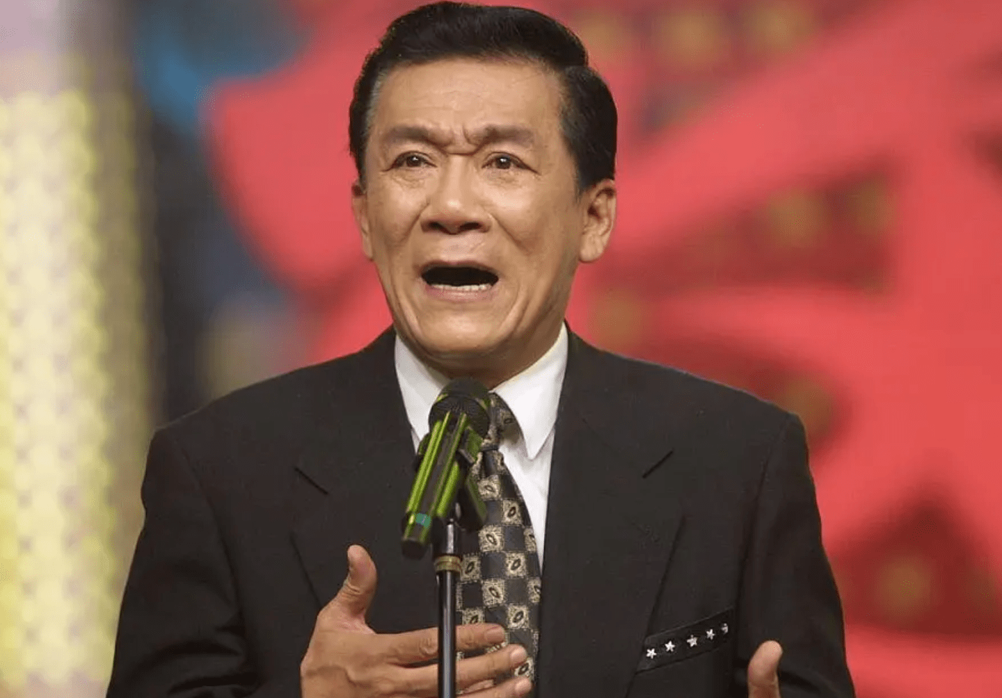 曾怨恨父亲侯耀文14年,还状告侯耀华,如今42岁的侯瓒过得怎样?