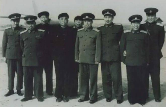 1971年他临危受命，全权接管总参部，深受毛爷爷信任，会是谁呢？_张才千_国民党_黄永胜