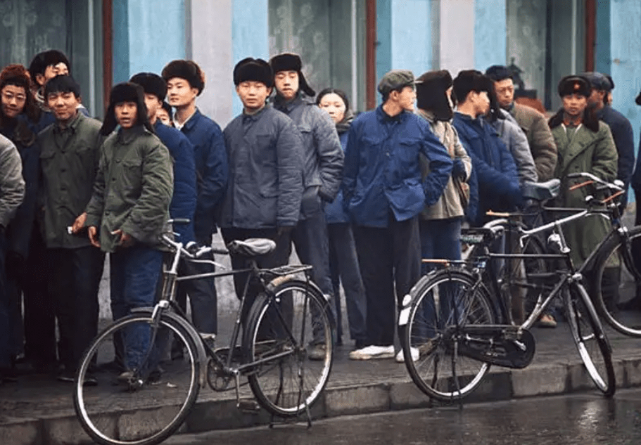 七八十年代风靡全国的"的确良",为何突然消失?