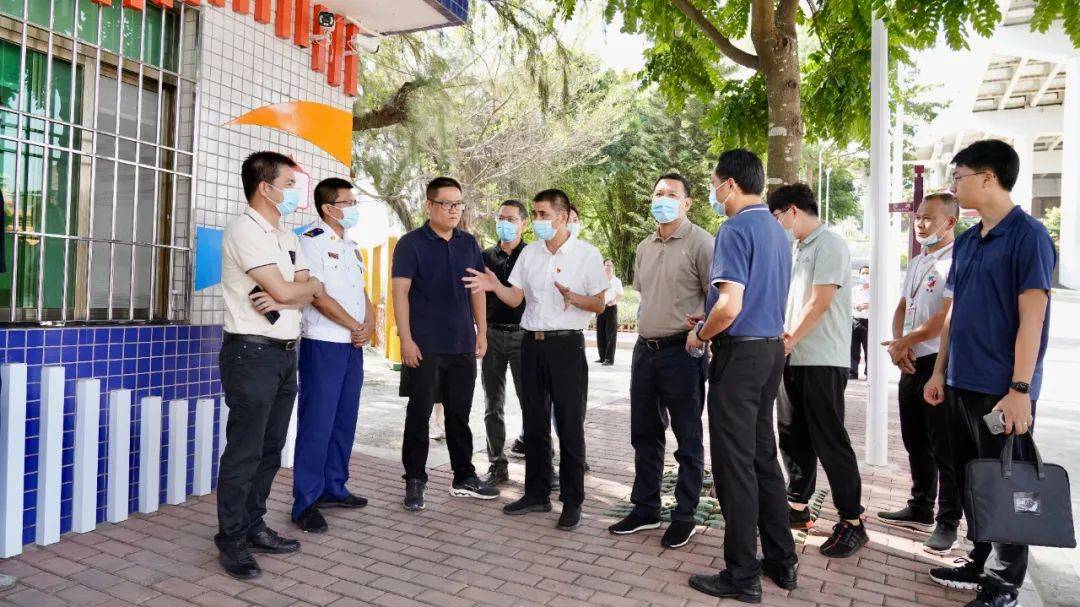 9月29日上午,龙湖区区长黄晓欢带队开展国庆节前安全生产,疫情防控