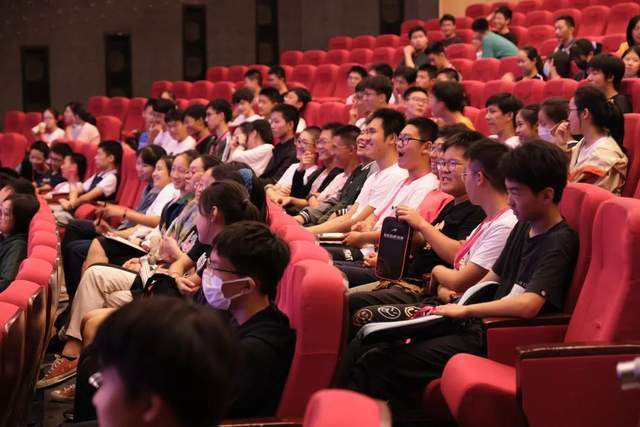 江苏省苏州中学2022学生创业社团今日"百团大绽"_苏中_刘勤_未来