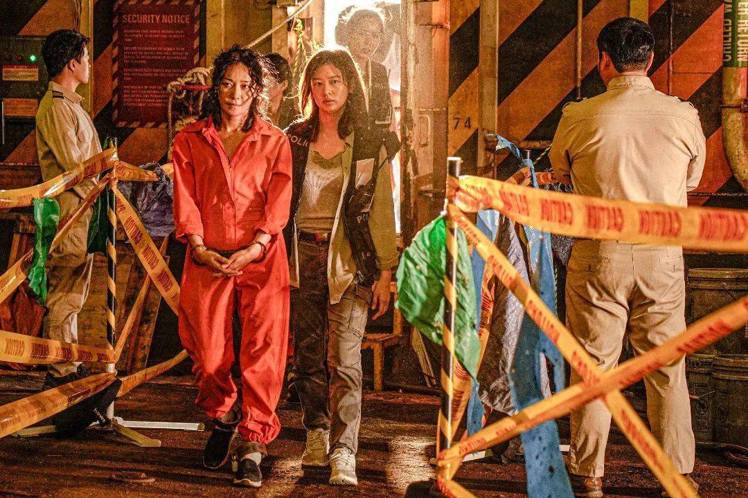 恶霸囚犯 vs 魔鬼生化人的海上大血战——《行动代号:狼狩猎》