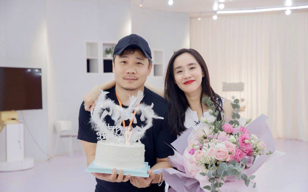 秋雅饰演者王智在2017年11月9日与相恋五年的男友尤奕领证结婚