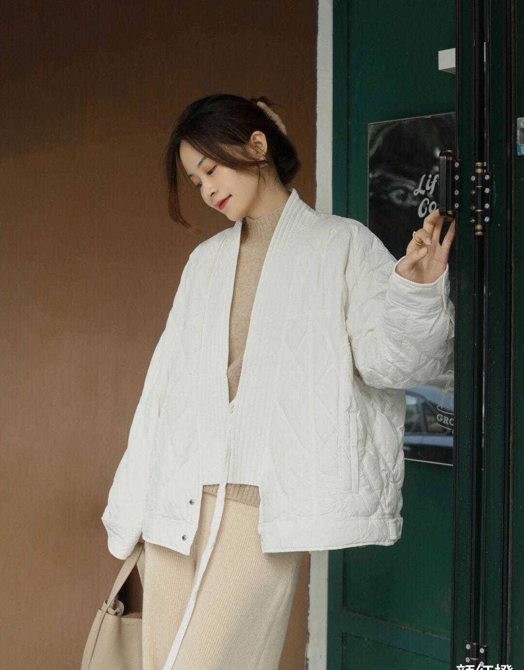 羽绒服搭这几件内衬太"显瘦"了,洋气精致又显瘦,咋穿都美_紧身_时尚