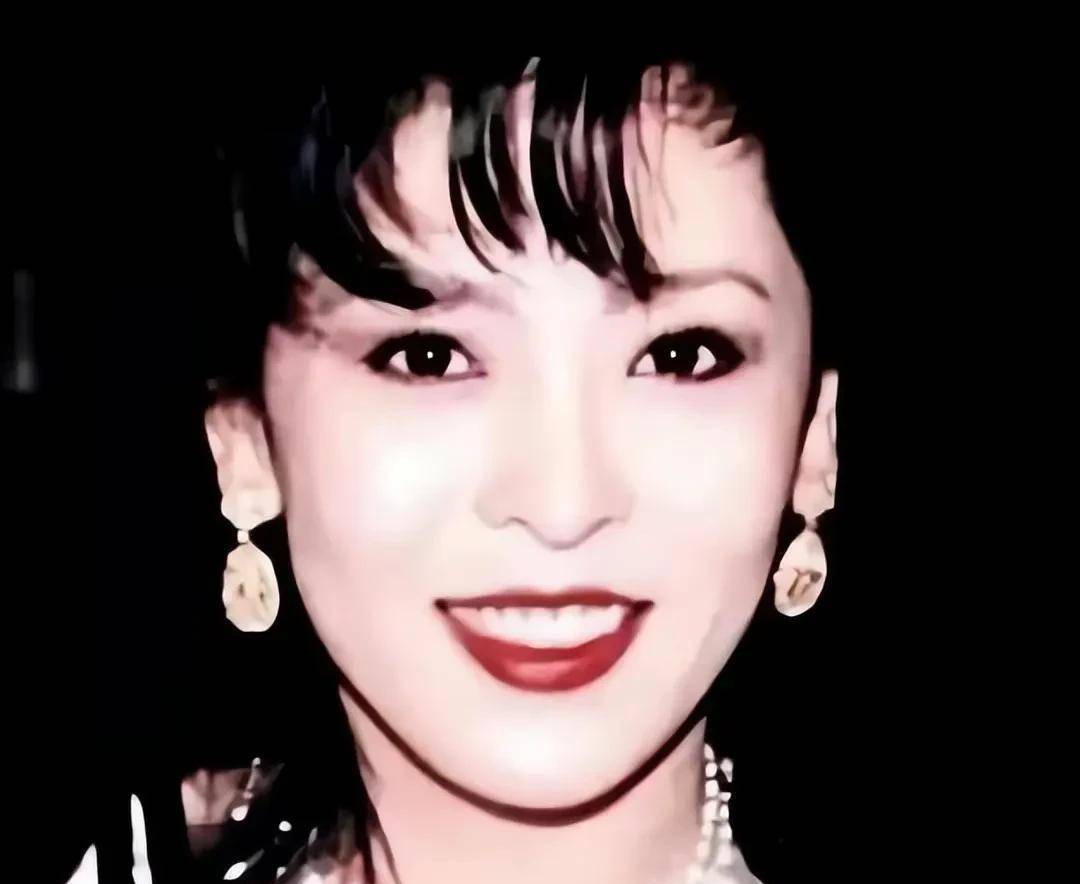 年轻时的向太 堪比尤物_向华强_感情_老公