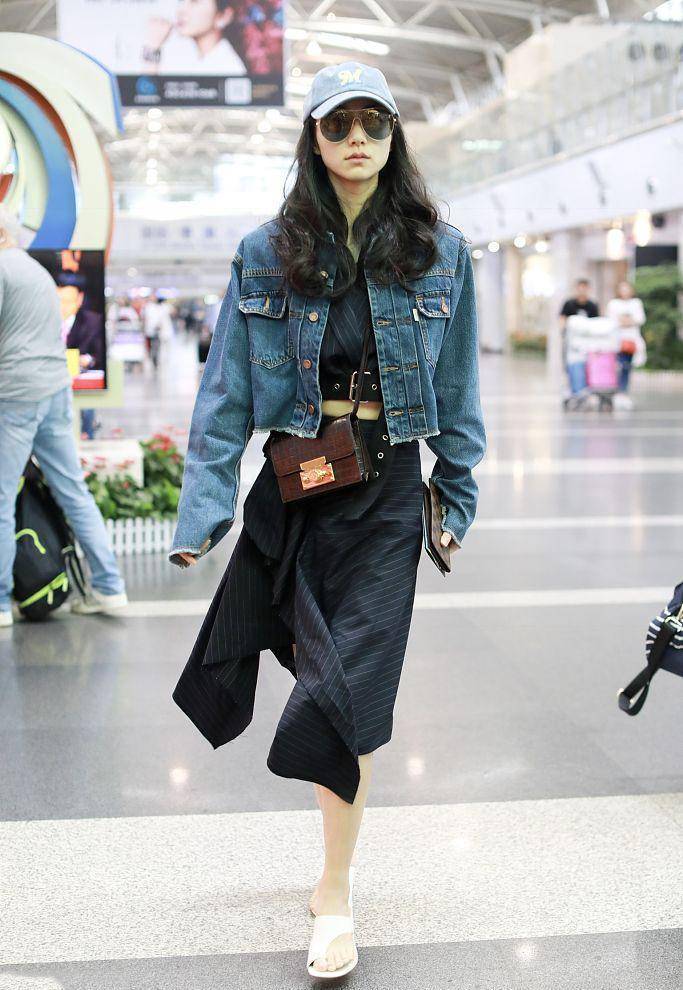 37岁韩雪少女感不减,穿牛仔装留黑长直气质清纯,素颜状态更耐看_外套
