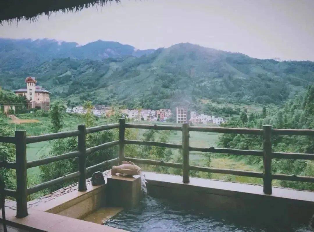 超值纯玩！泡贺州西溪森林温泉啦！山顶无边际泡泉.无限次露天温泉.更有100米无边际泳池！_地热_大山_乡村