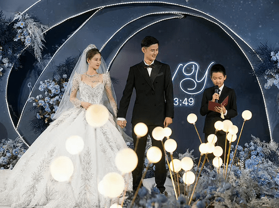 26岁世界冠军大婚:陪嫁600万豪宅 100万现金 50万豪车_杨家玉_魏新猛