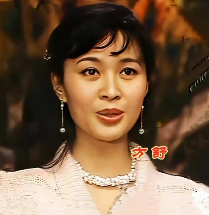80年代当红女星方舒,二婚嫁给小十岁屠洪刚,如今过得如何_陈国_表演